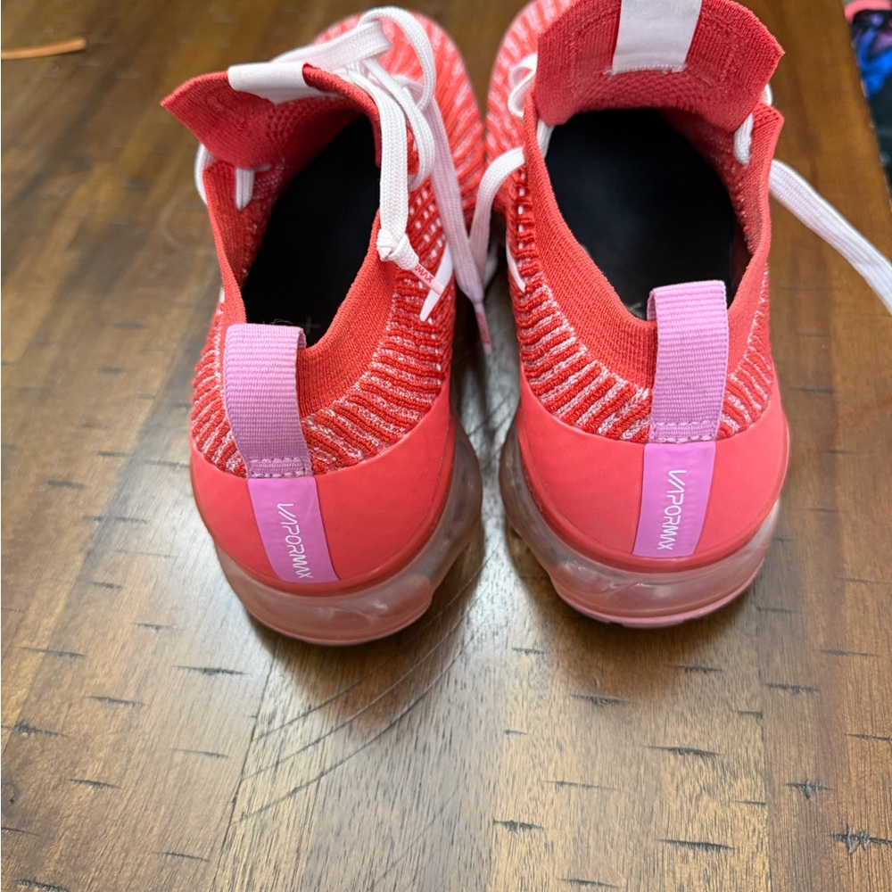 Nike women’s Red Air Sneakers - Picture 4 of 5